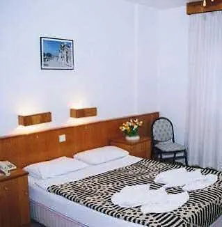 Turkin Otel Kuşadası 3*,
